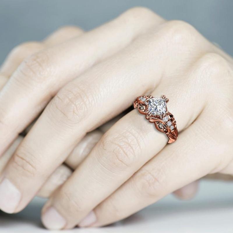 European and American Design Classic Hollow Carved Rose Gold Claws Inlaid with Zircon Rings Elegant Jewelry Accessories