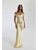 Elegante abito da sera europeo a sirena in raso con spalle scoperte, collezione 2025.