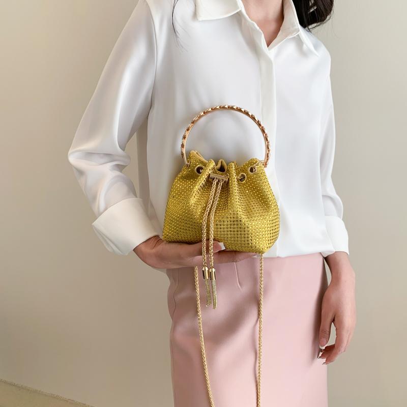 Dámské kabelky ve stylu mini designových kyblíkových tašek pro ženy Luxusní zbrusu nová kabelka Crossbody s řetízkem Dámské kabelky