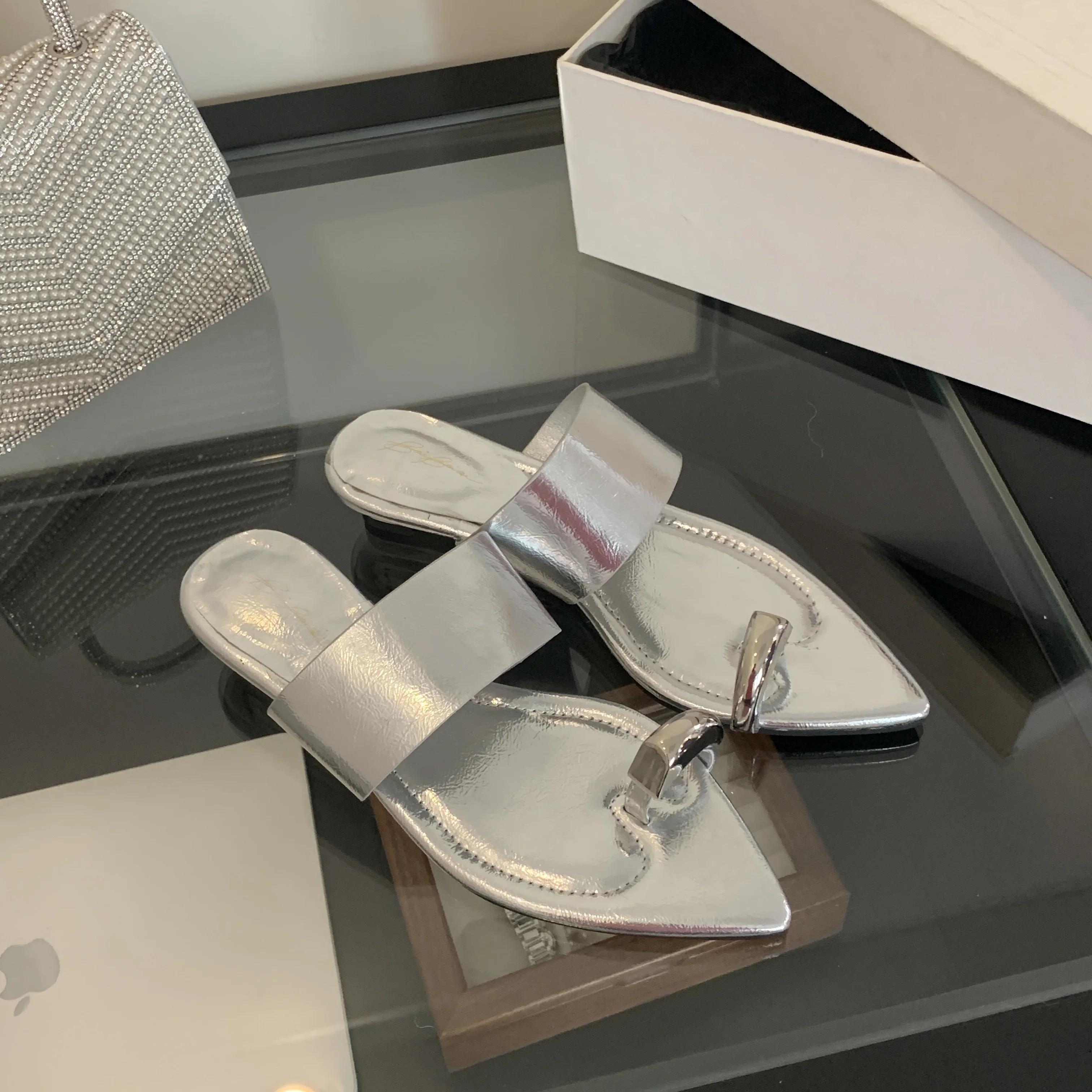 

Шлепанцы на один палец с кольцом для пальца, Новые летние прохладные шлепанцы во французском стиле на танкетке для женщин, обувь 3 см 40 серебряный