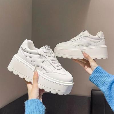 Kinderschuhe mit dicker Sohle, erhöhter Bretter, Frühling und Herbst, neue Ins, trendige, vielseitige, lässige Lederoberfläche, atmungsaktive kleine weiße Schuhe