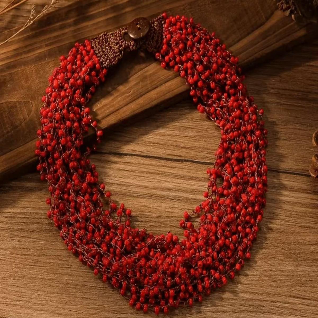 

Модное индивидуальное колье ручной работы красный