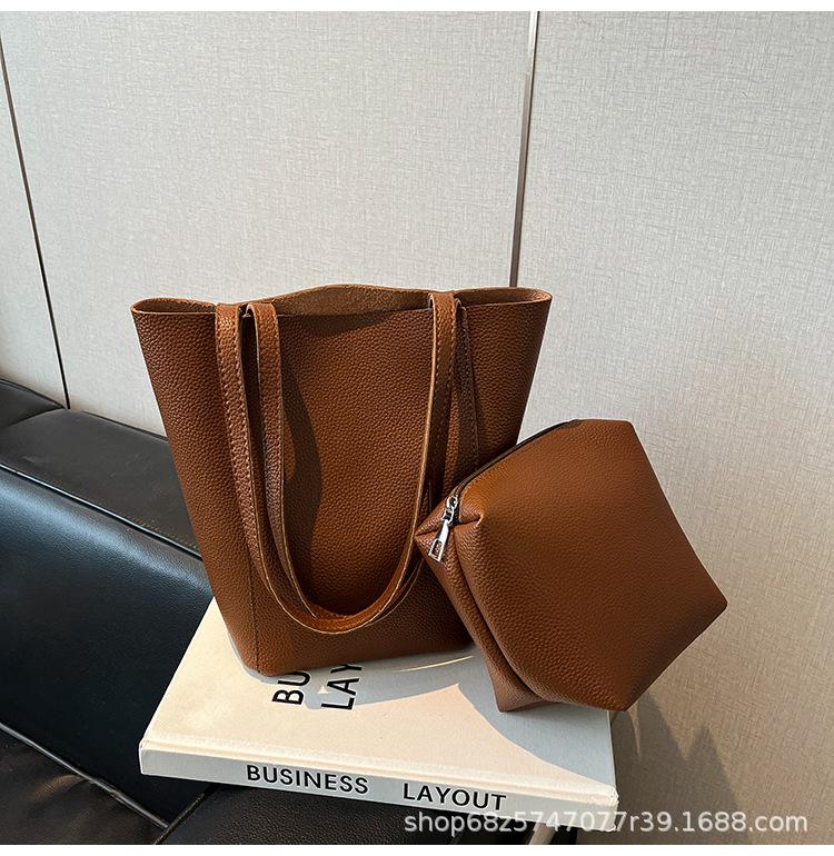 

Korean version of minimalist bucket bag women s bag 2025 new large-capacity commuter shoulder bag fashionable and advanced underarm bag хаки