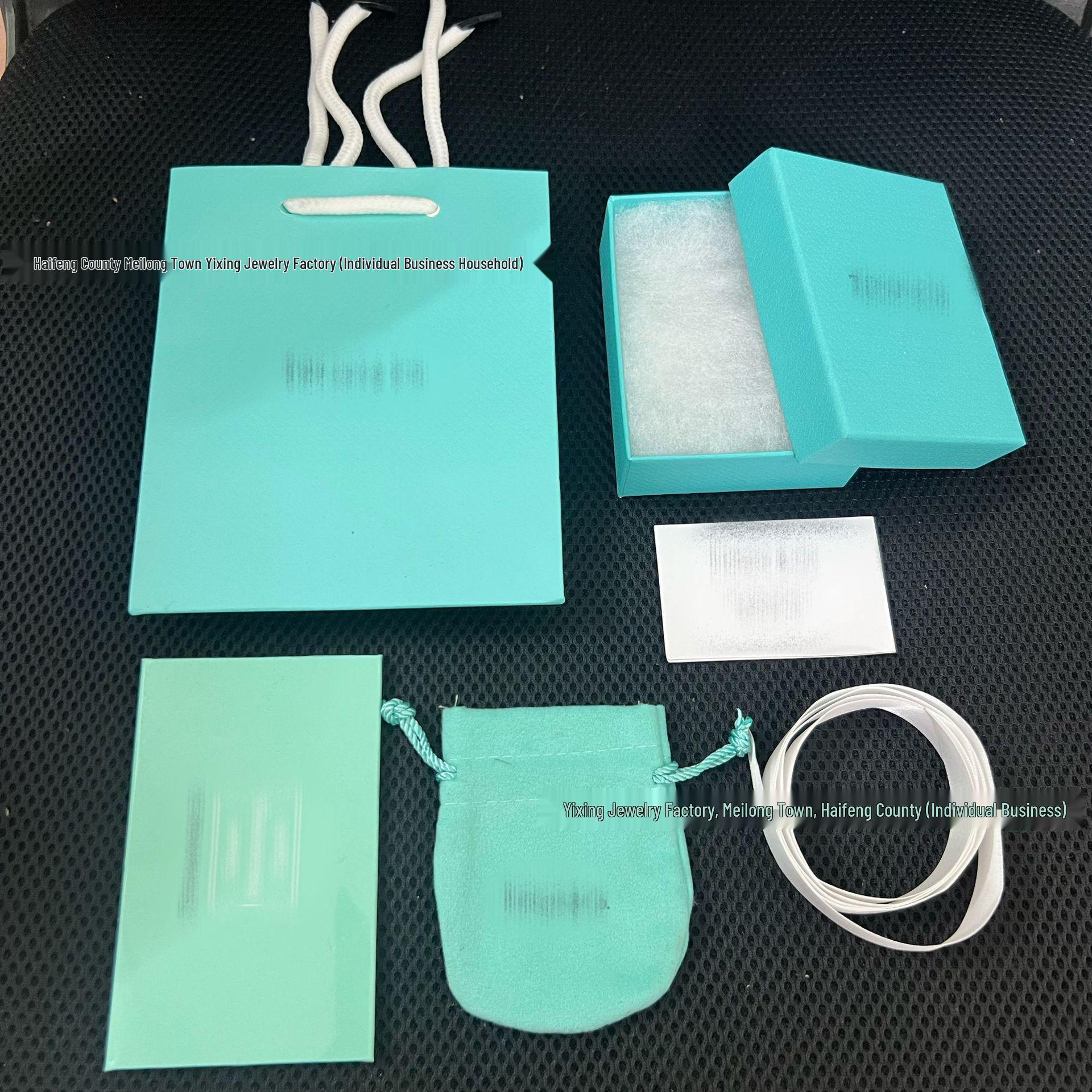 

Браслет-сердце T House Высокая версия с посеребрением с эмалированными сердцами синего, красного и розового цветов - Универсальные женские украшения в форме сердца.