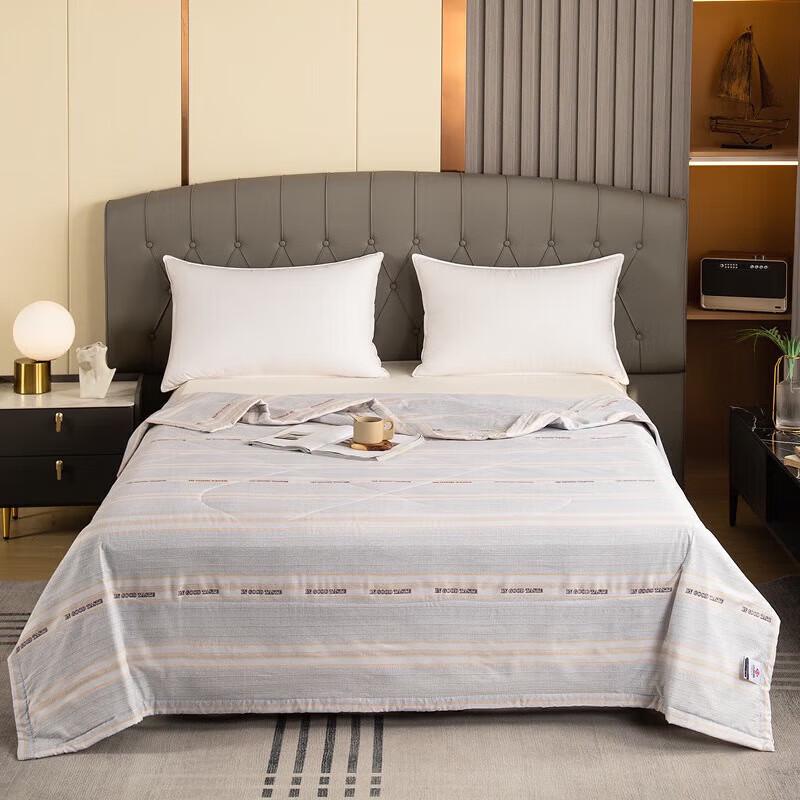 Grace Lightweight All-Season Quilt