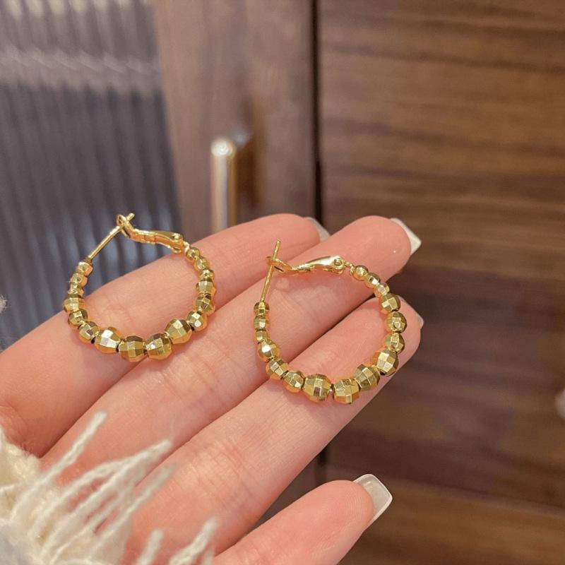 Gold Beaded Light Luxury Ear Cuff: Chic Minimalist Round Earrings