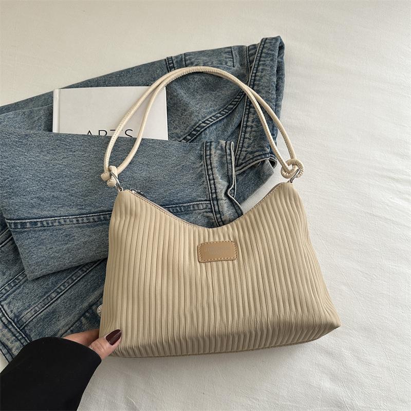 Large capacity portable underarm bucket bag women's 2025 new versatile simple shoulder messenger bag pleated tote bag