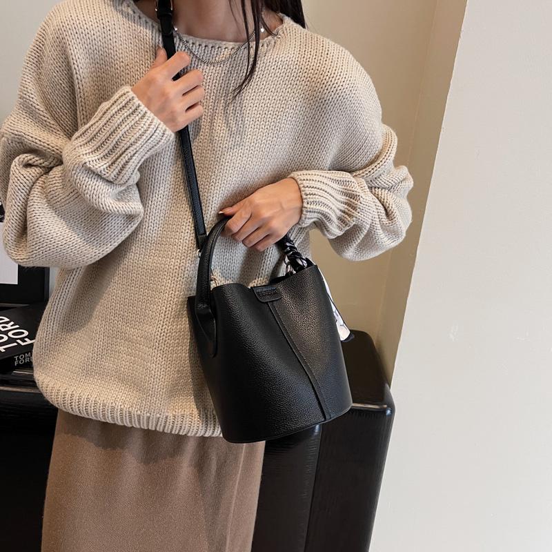Bucket Type Sewing Thread Shoulder Bags Solid Interior Compartment 2026 High Quality Bags for Women Hasp Pu Women's Handbags