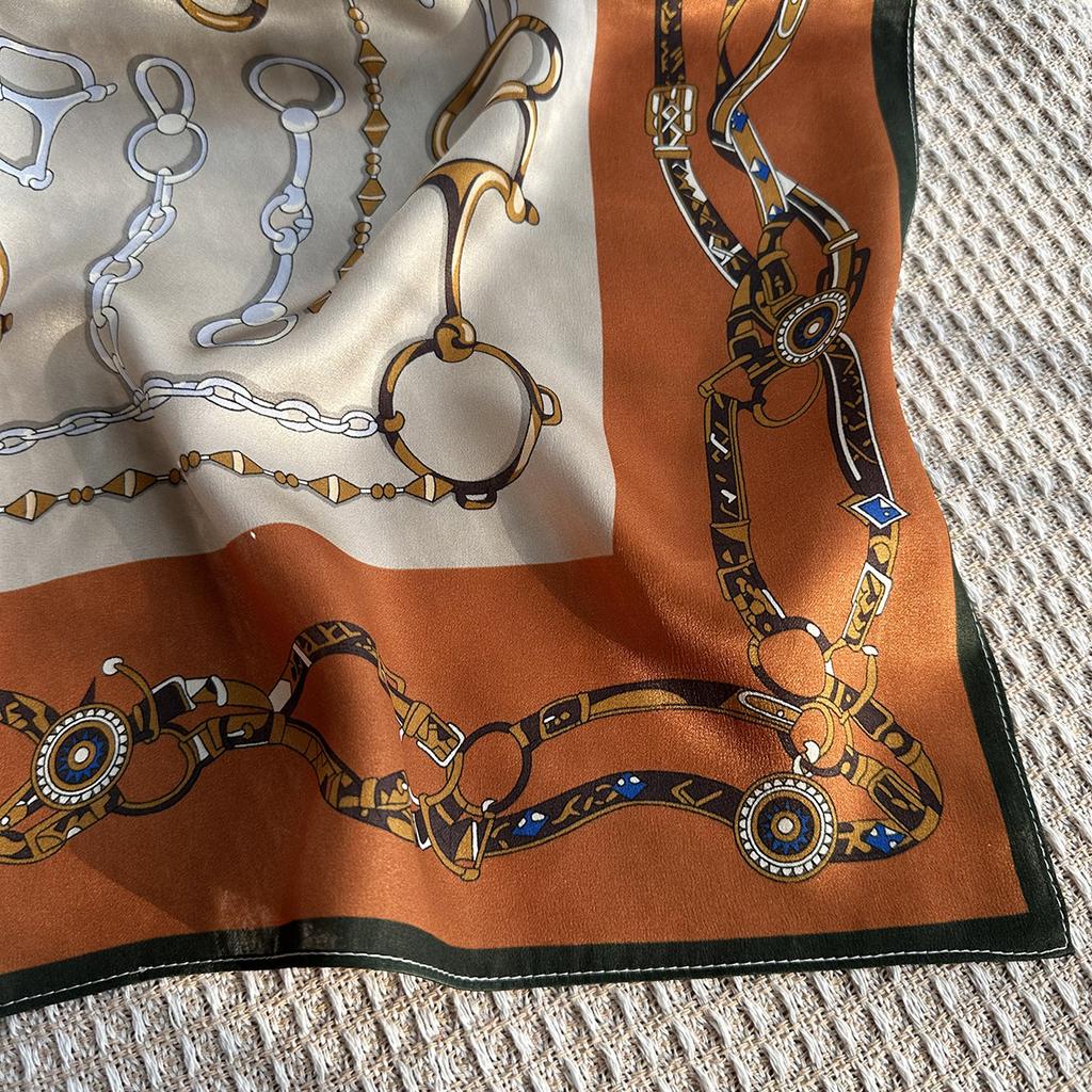 Retro chain horseshoe buckle printed silk scarf women's 111 mulberry silk 61cm square scarf neck protection small scarf