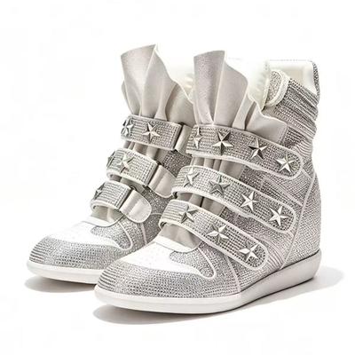 Hohe lässige Damen-High-Top-Schuhe.