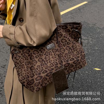 Suede Bag Women's Large Capacity 2025 New Autumn and Winter Matte Retro Shoulder Bag Commuter Tote Bag