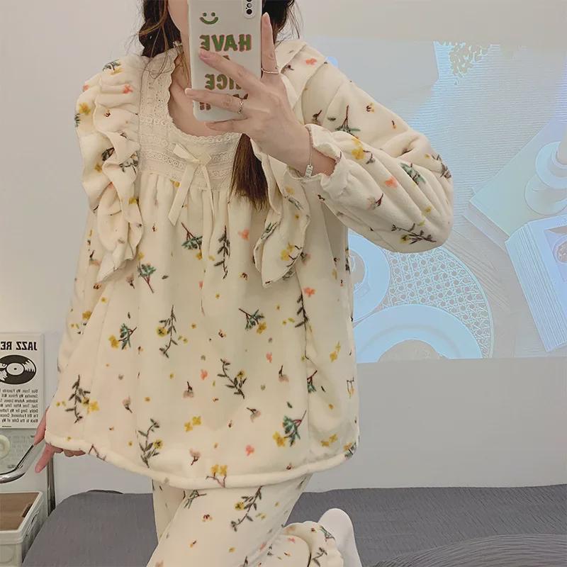 Women's Sweet Lace Velvet Pajama Set - Coral Velvet & Flannel, Square Collar Home Wear