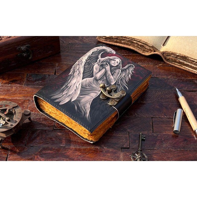 

Кожаный блокнот «Ангел» - блокнот из кожи ручной работы • Журнал Гримуар • книга без листов • бумага с винтажными рваными краями • особенные подарки для девушек. 7 x 5 in