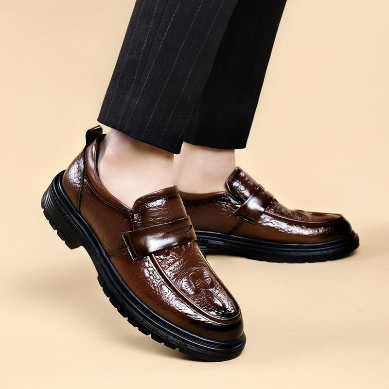 

Мужские кожаные туфли модные дышащие с рисунком под крокодила в британском стиле деловые повседневные мужские туфли на платформе мягкие кожаные ленивые мокасины 38 коричневый