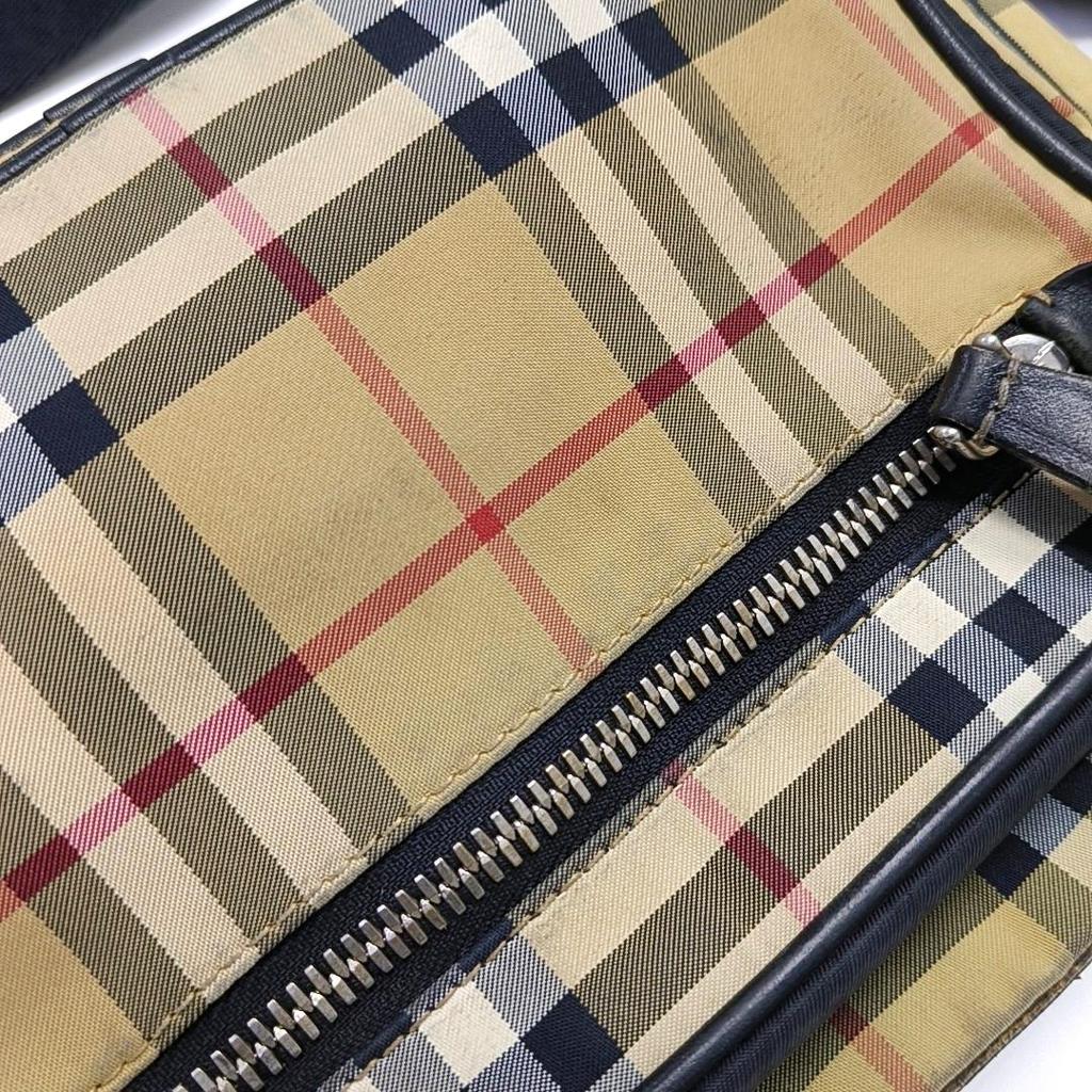 [Použitý] Malá khaki plátěná brašna na fotoaparát Crossbody Taška přes rameno Stříbrné kování Odnímatelný popruh - V dobrém stavu #J95K9S