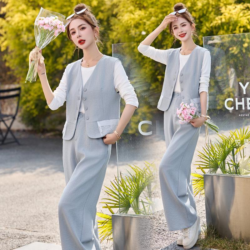 

Женский весенний костюм-тройка: Блузка в стиле «маленький аромат», жилет и брюки широкого кроя (2025C) S 90-100kg синий