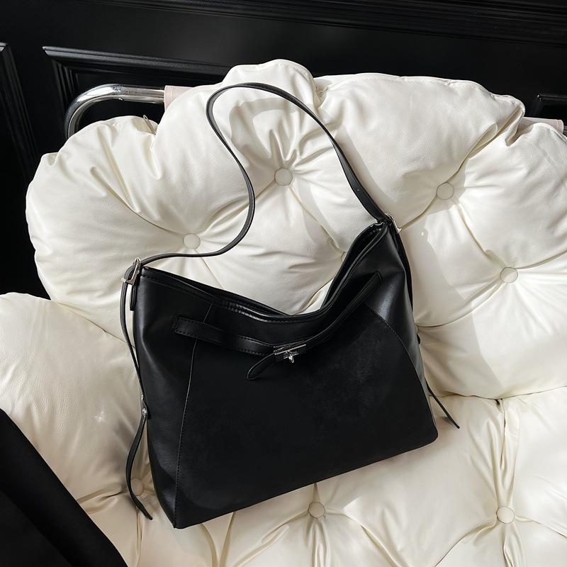 

Large-capacity simple casual messenger bag 2025 autumn and winter new shoulder tote bag commuter versatile women s bag зелёный