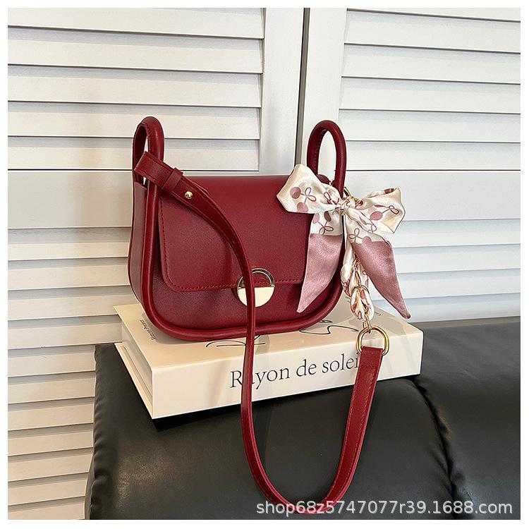 Fashionable Small Bag Women's 2025 New Work Commuter Bag One-shoulder Crossbody with High-end Summer Commuter Satchel