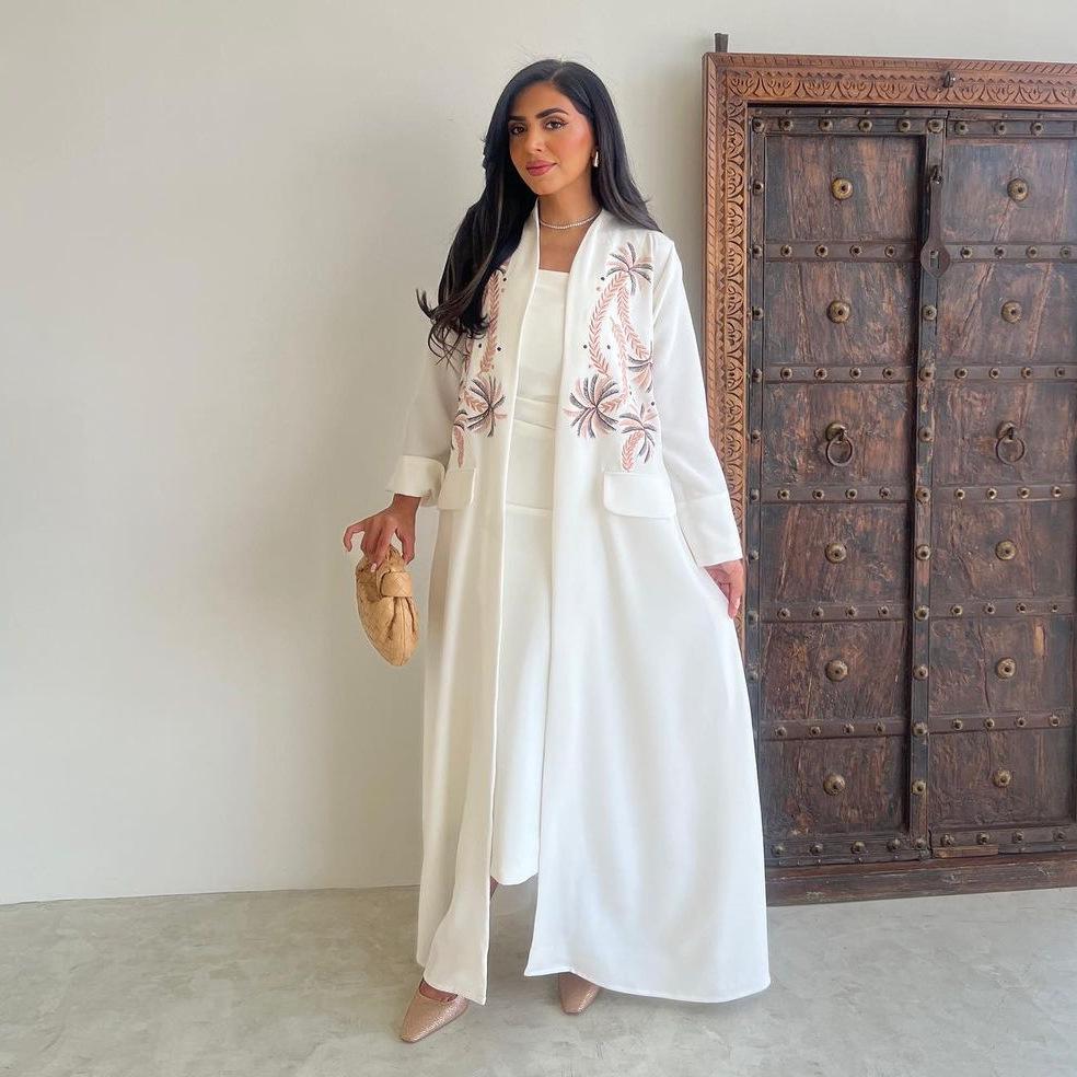 Elegant White Floral Embroidered Abaya Coat - Modern Middle Eastern Fashion
