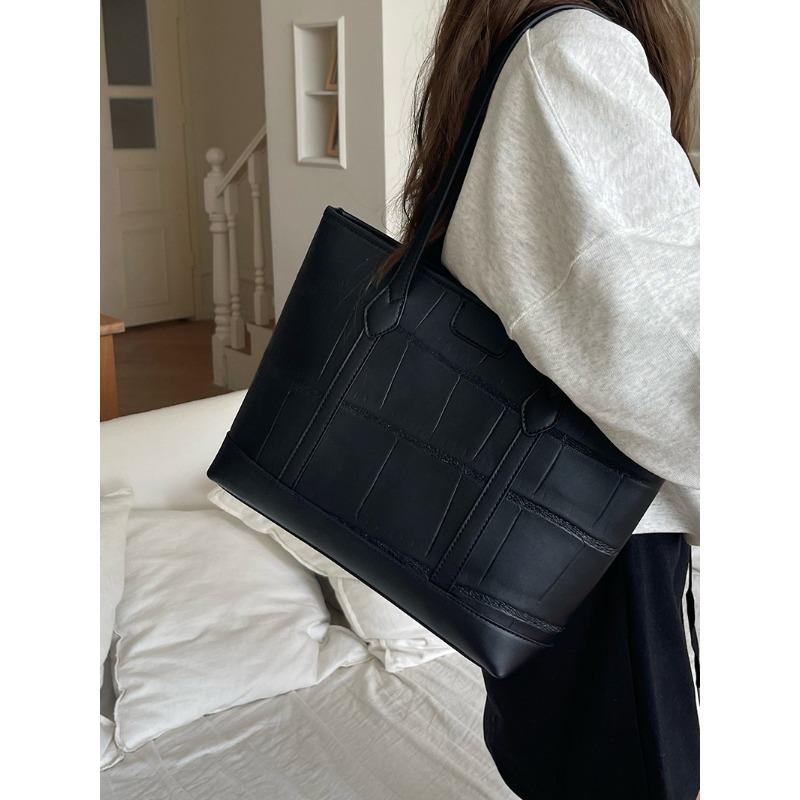 

Large-capacity commuter bag women s bag, new autumn and winter niche shoulder bag, underarm tote bag for college students in class чёрный