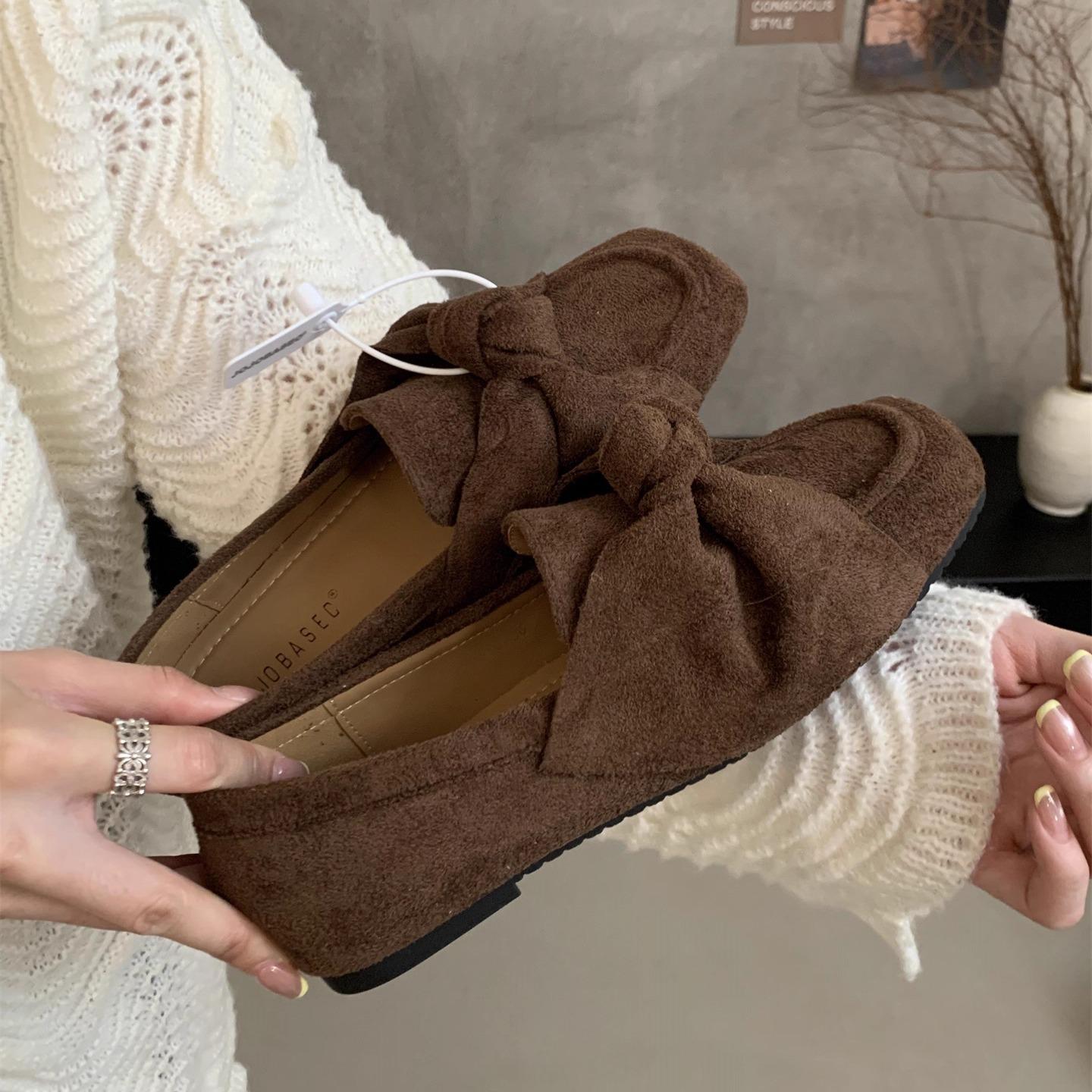 

Bow flat-soled single shoes women s suede Doudou shoes 2025 autumn new retro square head one-pedal loafers 39