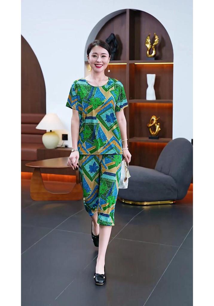 Summer Ice Silk Casual Suit for Elderly Women: Short Sleeve Fashion Outfit for Mothers and Grandmothers