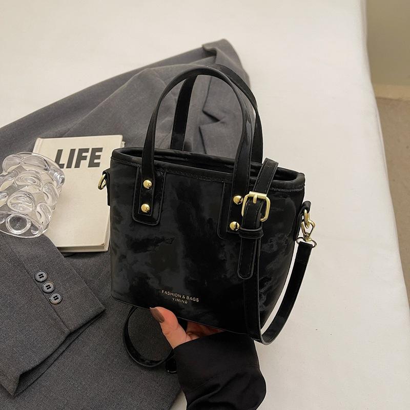 Fashion women's bag 2025 new messenger bag bucket bag niche design high sense versatile shoulder handbag