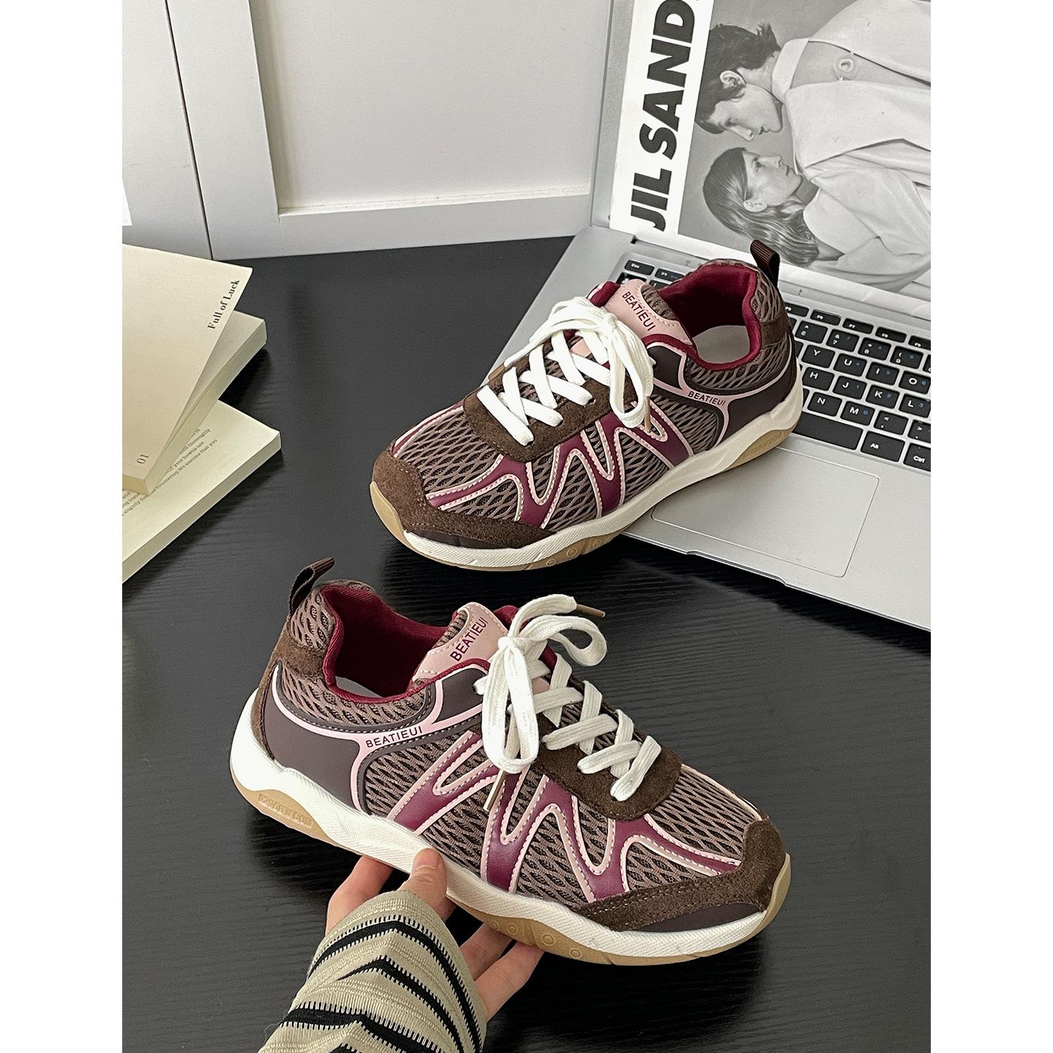 

Сетчатые дышащие немецкие тренировочные туфли женские 2025 лето новая толстая подошва универсальные повседневные маленькие белые туфли легкие спортивные туфли Форреста Гампа 40 коричневый