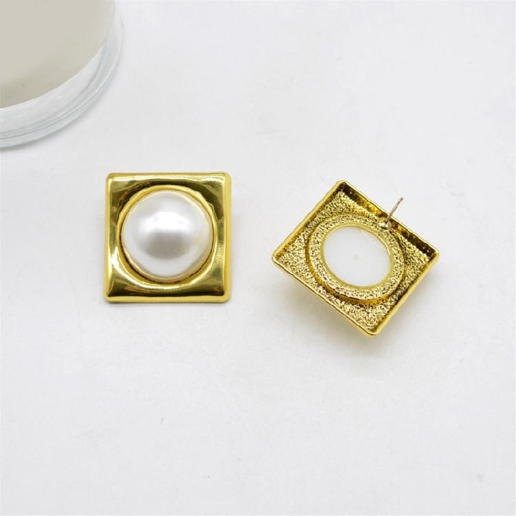 Geometric Square Pearls Earrings for Women Combining Vintage Charm and Modern Styles Suitable for Every Outfits