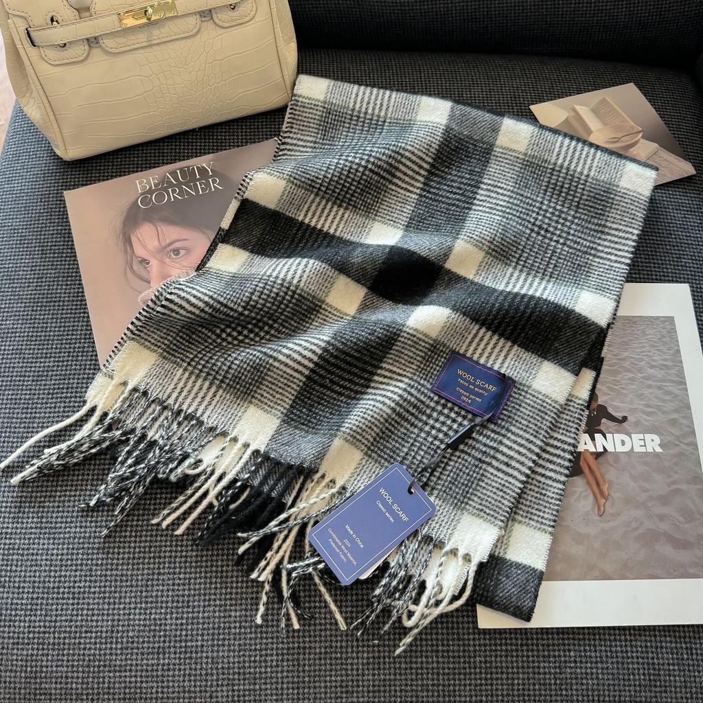 New Wool Blended Scarf Exquisite British Versatile Plaid Scarf for Couples Warm and Thickened Tassel Shawl