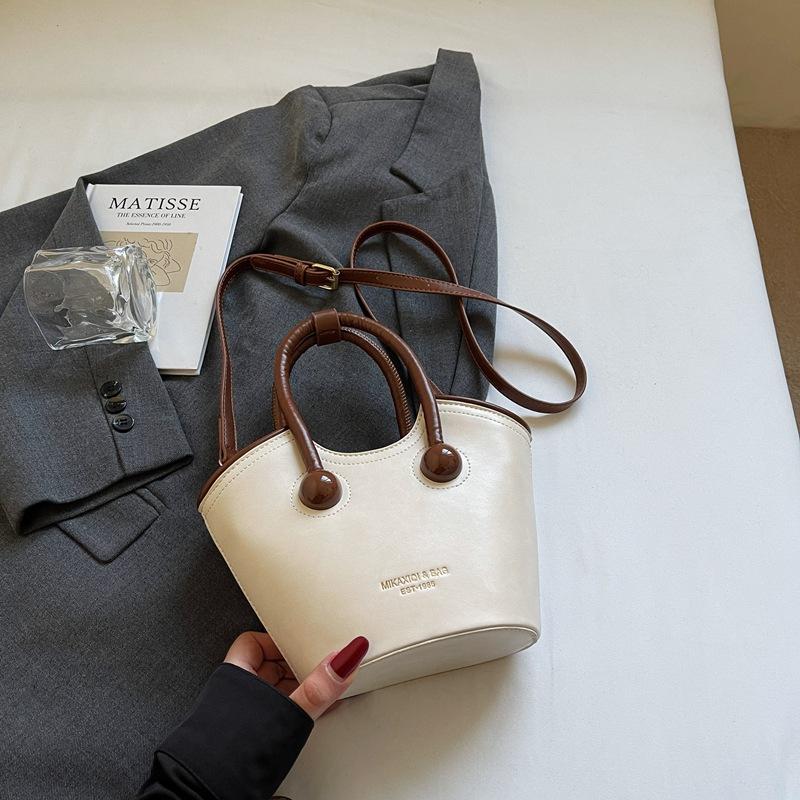 Korean niche bag women's 2025 new spring and summer versatile handbag popular single shoulder messenger bag bucket bag