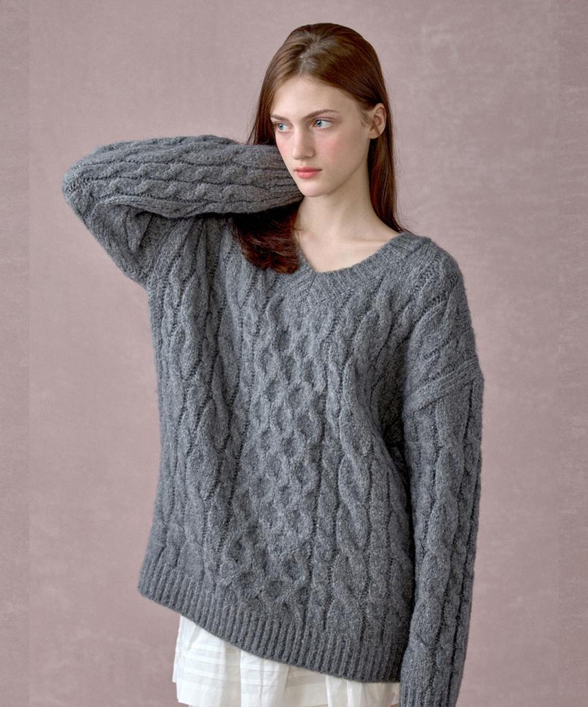 LETTERA Alpaca Vintage Cable V-Neck Knit