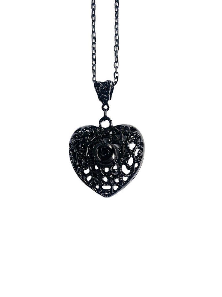 Gothic Victorian Heartshaped Pendant Necklace With Alloy Material For Fashion Enthusiasts