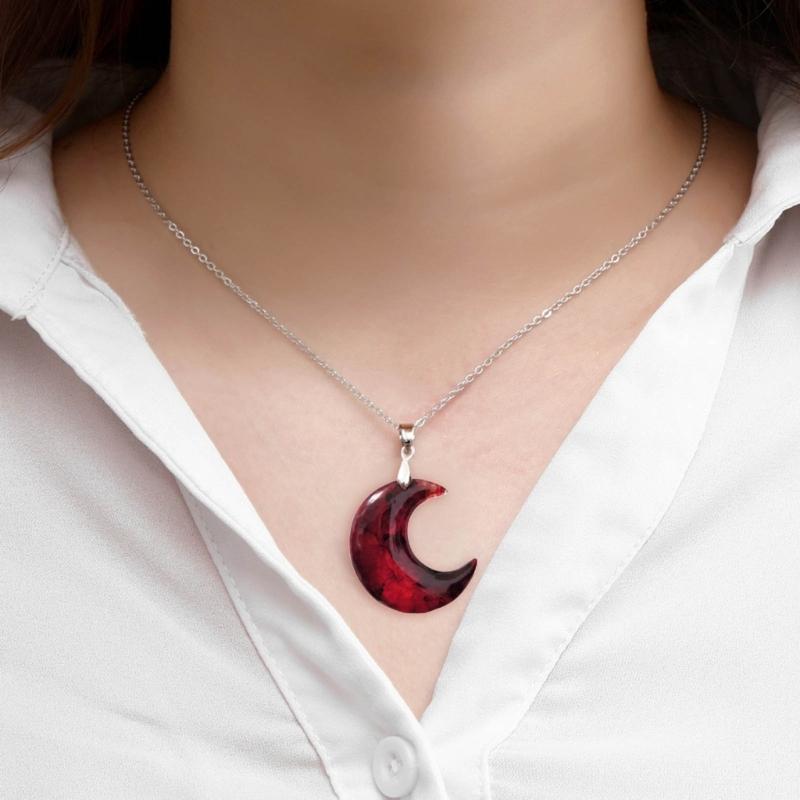 Blood Crescent Moon Pendant Necklace Clavicle Chain Necklace Simple Choker Thin Chain Necklace Jewelry for Women Girls