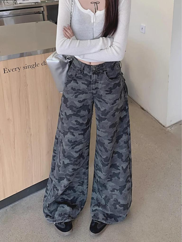 Damen Winterjeans mit hoher Taille und weitem Bein in Camouflage