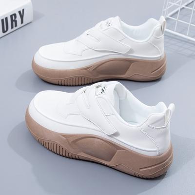 Chaussures décontractées pour femmes 2024 printemps nouvelles chaussures de planche pour femmes petites chaussures blanches chaussures de course à semelle épaisse baskets