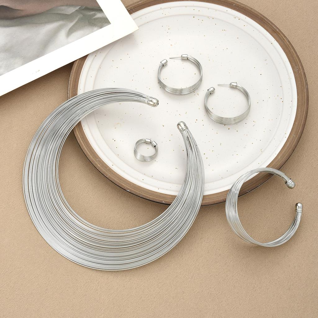 5 Stück/Set Vintage Tribale Handgefertigte Schmucksets Für Frauen Mode Mehrschichtige Silberfarbene Halsketten Armbänder Ohrringe Ringe Sets