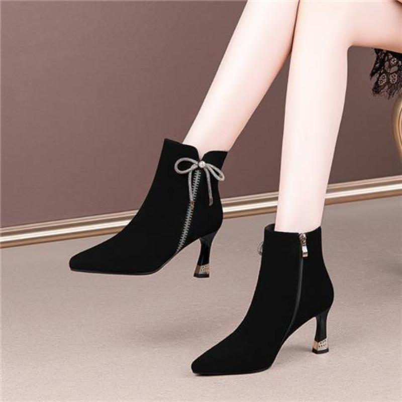 

Модная обувь бренда 2024 года для женщин, зимние женские сапоги на молнии с острым носком, флок, плюш, узел-бабочка, пайетки, модные сапоги на высоком каблуке 38 чёрный