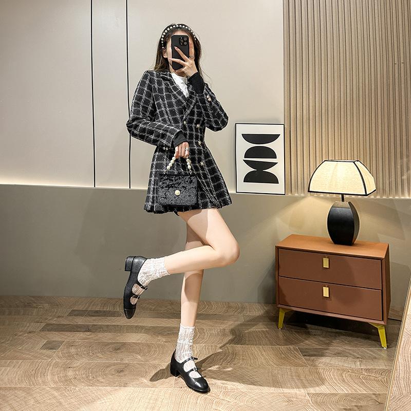 In the Autumn of 2025, the New Xiaoxiangfeng Korean Version of the Medium Heel Mary Jane Single Shoes Women's Light Mouth Round Head Color Matching Th