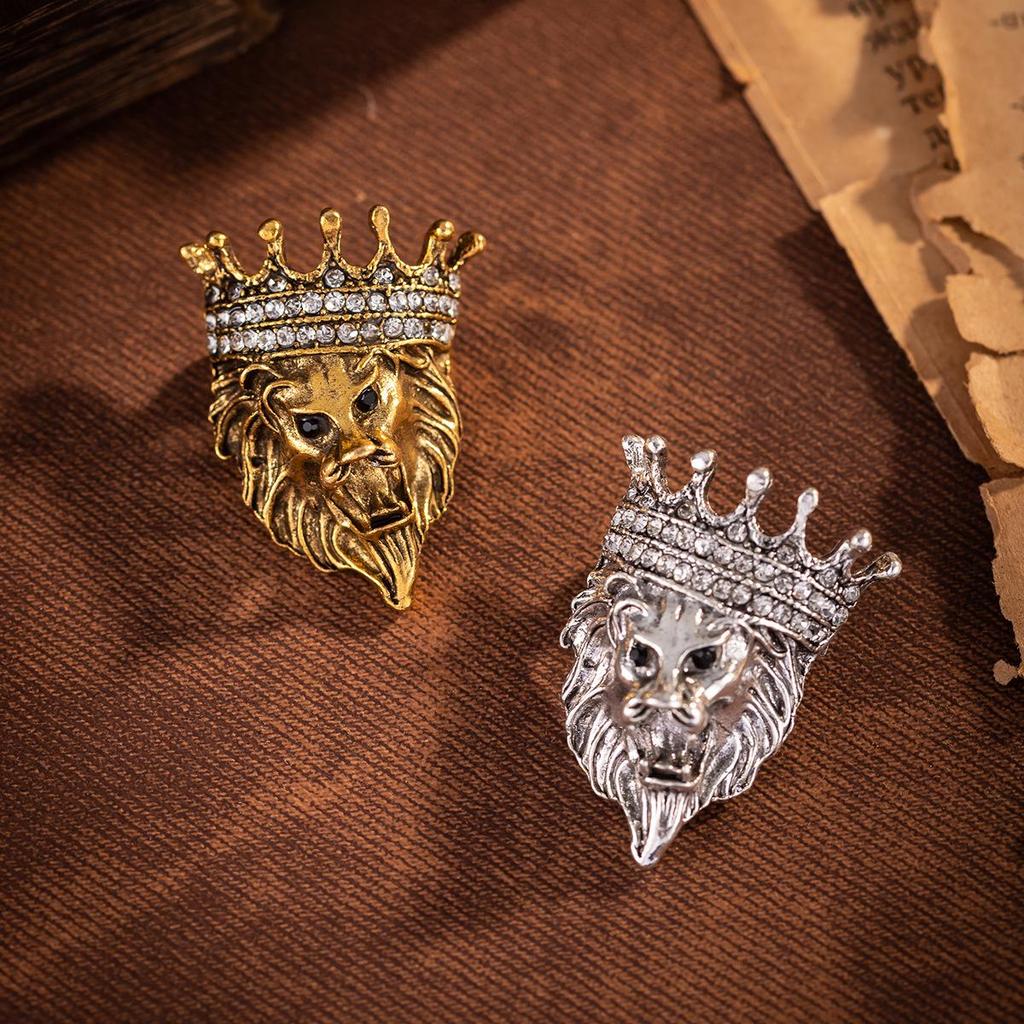 European and American Retro Male Lion Brooch: King of the Prairie Crown Pin for Men's Coats and Jackets