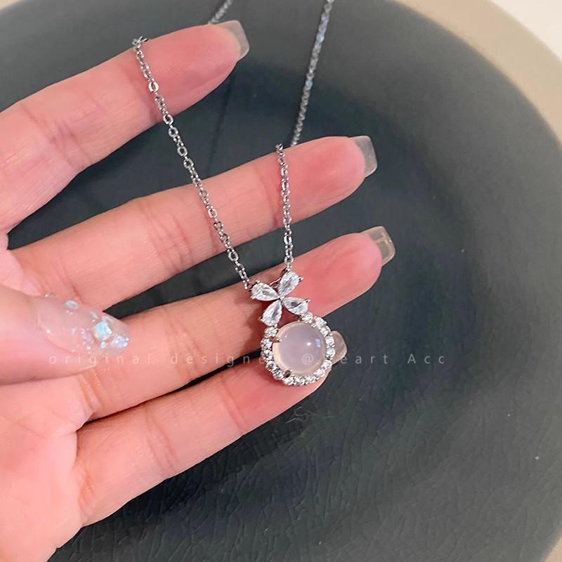 Delicate bow imitation white chalcedony necklace light luxury niche flower zircon collarbone chain high-end neck chain