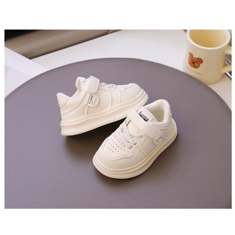 Autumn and winter baby sports shoes fleece warm new boys and girls board shoes two cotton warm versatile girls shoes