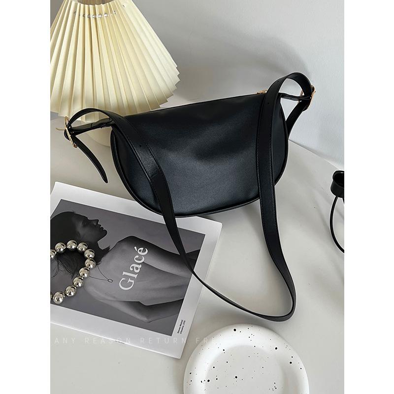 

Bag women s 2024 new ins style niche one-shoulder dumpling bag trendy fashion versatile messenger bucket bag чорний
