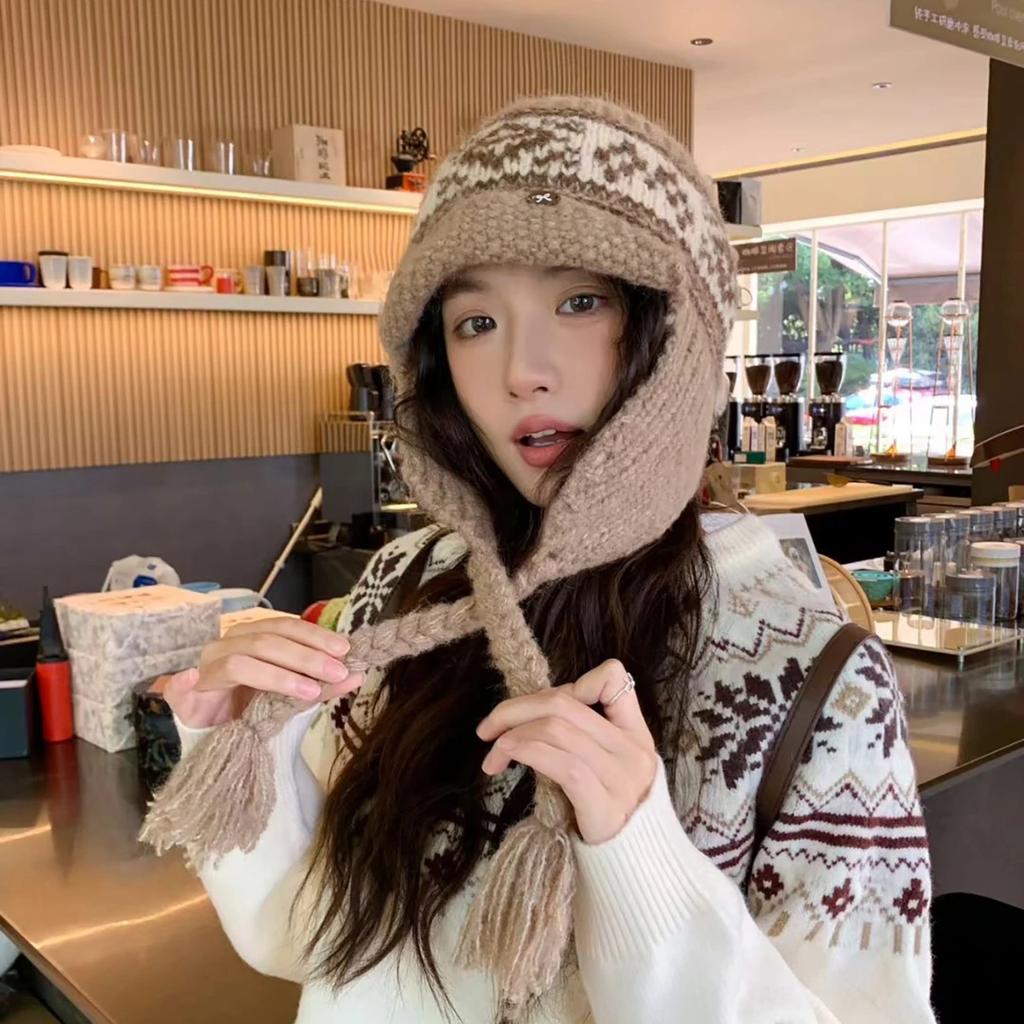 Korea purchasing Dongdaemun new ethnic style striped color matching wool hat warm ear protection show face little Lei Feng hat women