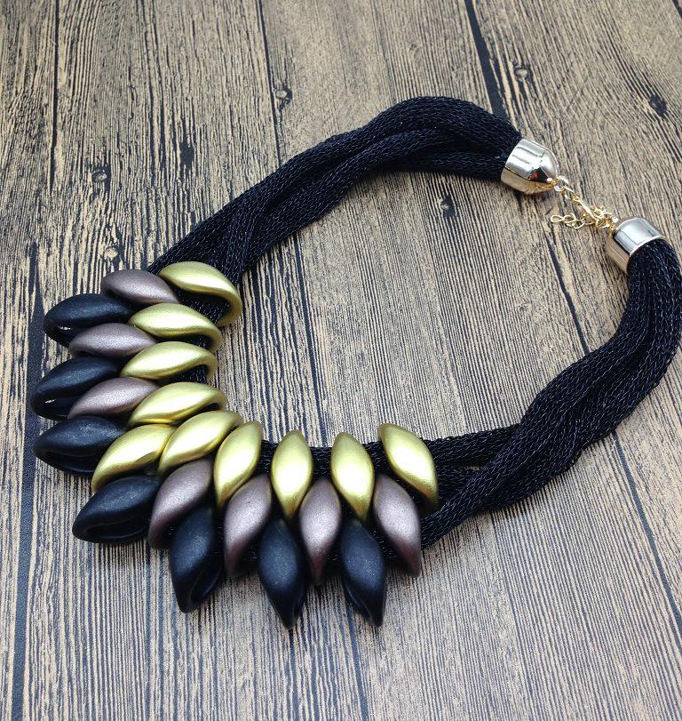 Euroamerikansk Mote Overdrevet Gull Akryl Dusknakkjede med Bomullsnorskjede for Kvinner