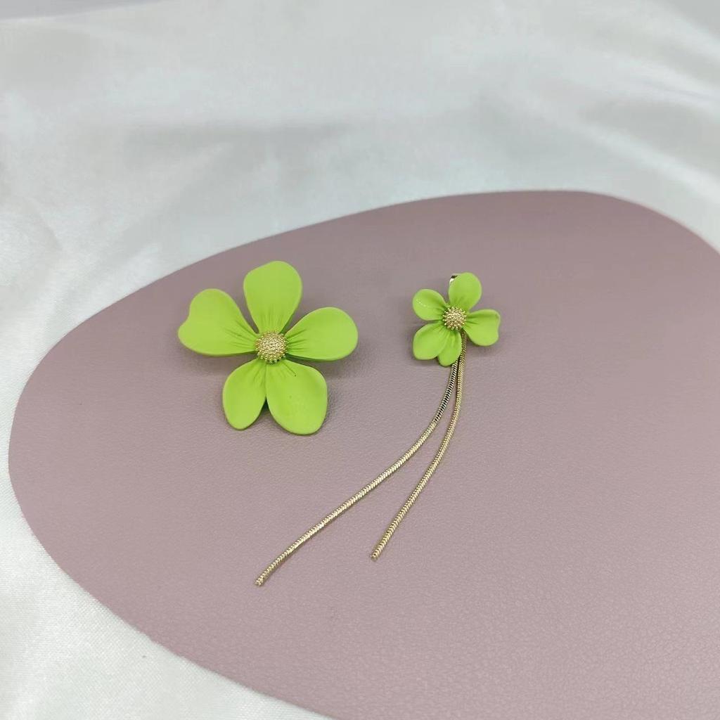 Asymmetrische grüne Quastenohrringe mit Blumen - S925 Silber, leichter Luxus für Frühling & Sommer