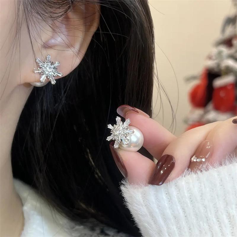Leichter Luxus Funkelnde Schneeflocken Ohrringe für Damen Glänzender Zirkon Imitation Perlenblume Ohrring Weihnachts-Neujahrs-Party Schmuck