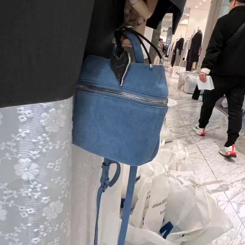 

2 new fashion versatile cute minimalist tote box bag niche design portable messenger bag синій