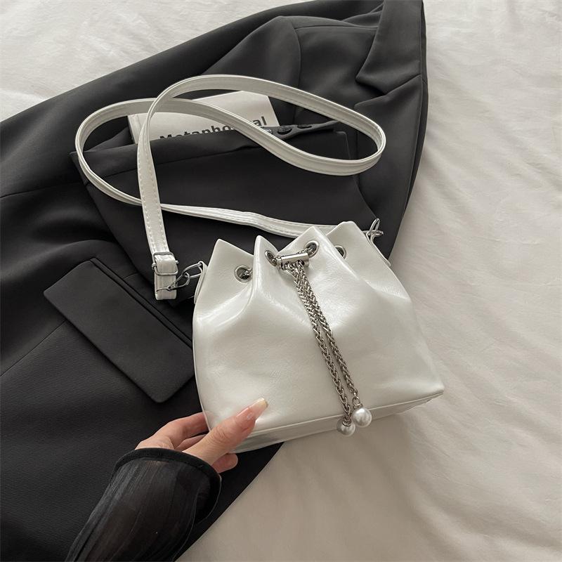 Dámská vintage kbelíková taška s řetízkem a stahovací šňůrkou, crossbody, přes rameno
