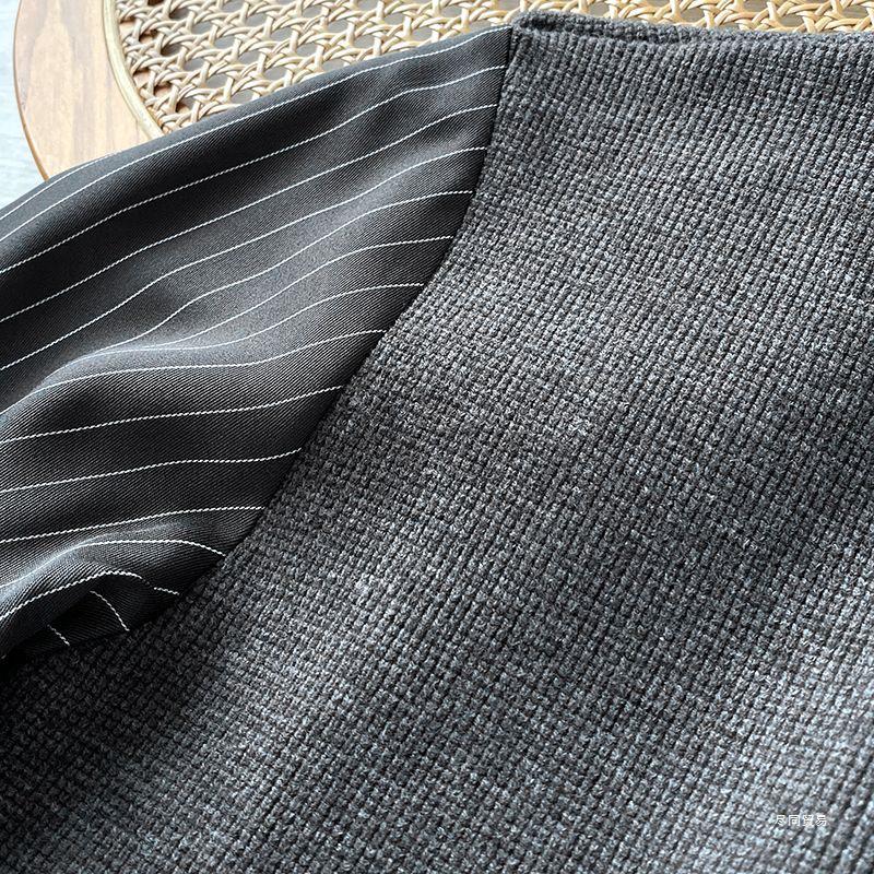 British-Style Knit Vest Shirt: Soft, Textured, Casual Two-in-One Sweater for Men - Perfect for Autumn and Winter.